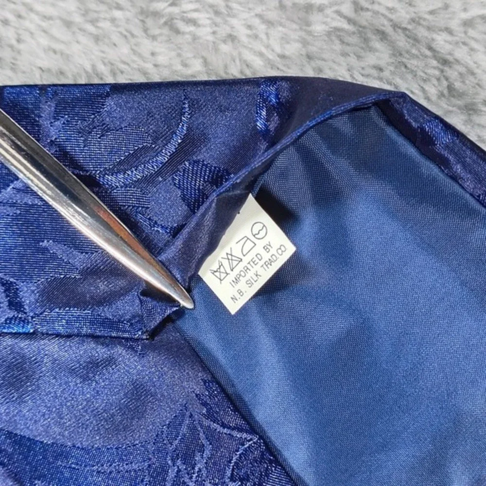 Renaissance tie gently